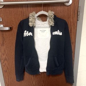 Classic Abercrombie Fur Jacket 💙🤍💙🤍💙🤍💙🤍💙